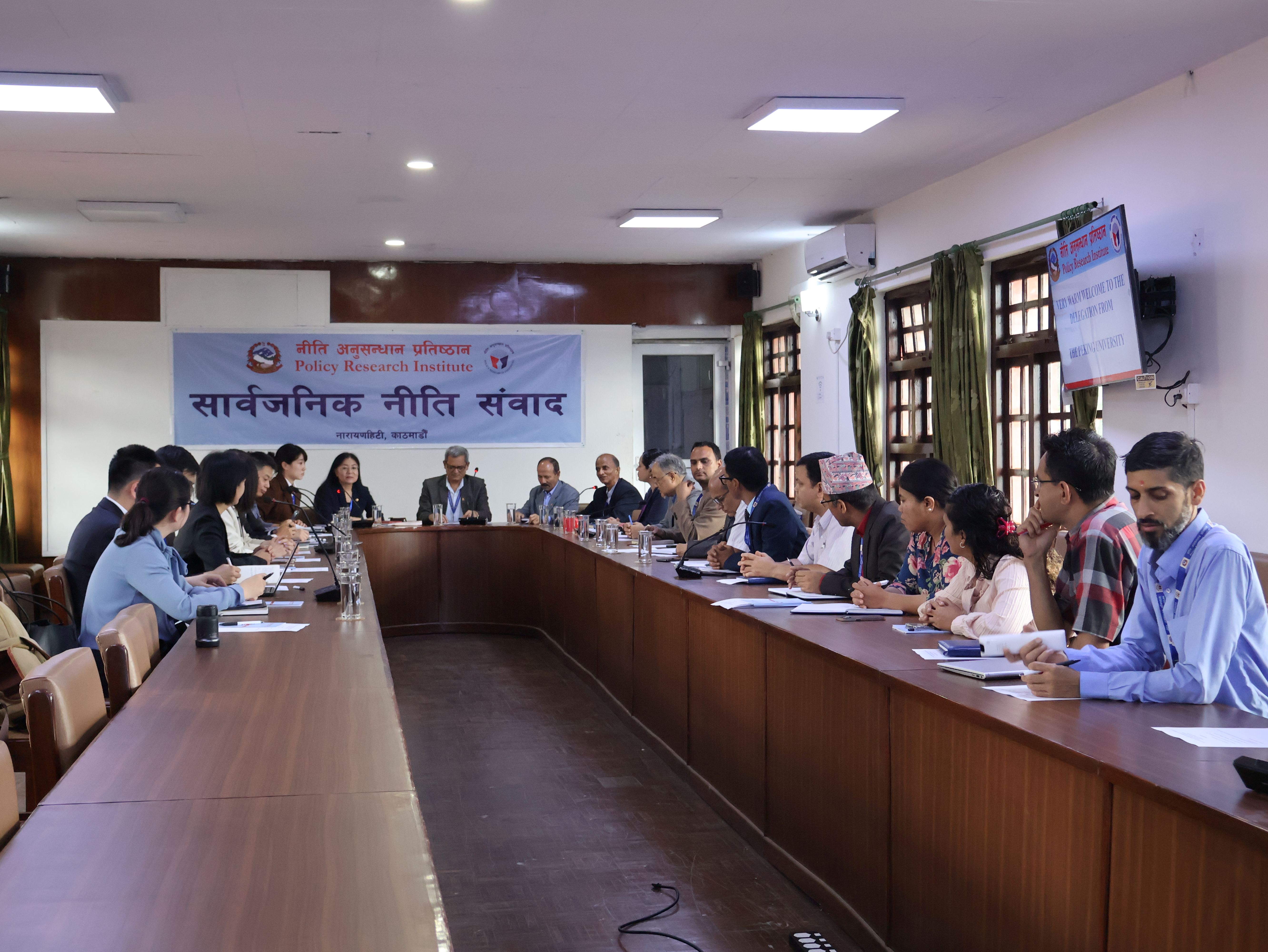 1与尼泊尔政策研究所座谈.JPG